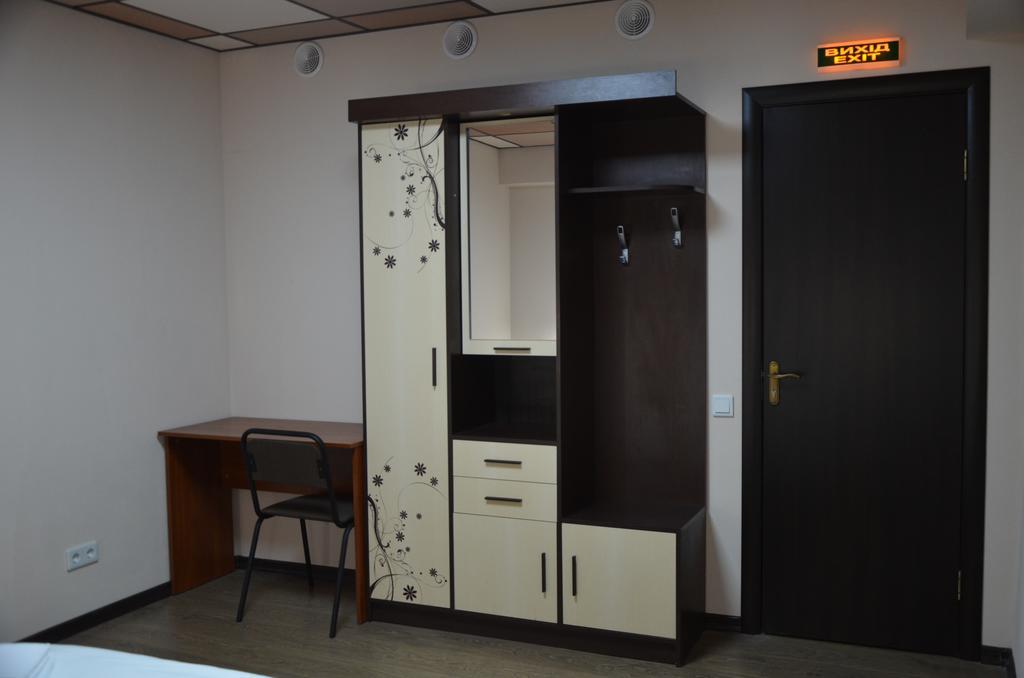 Hostel Vshokoladi Kiev Rum bild